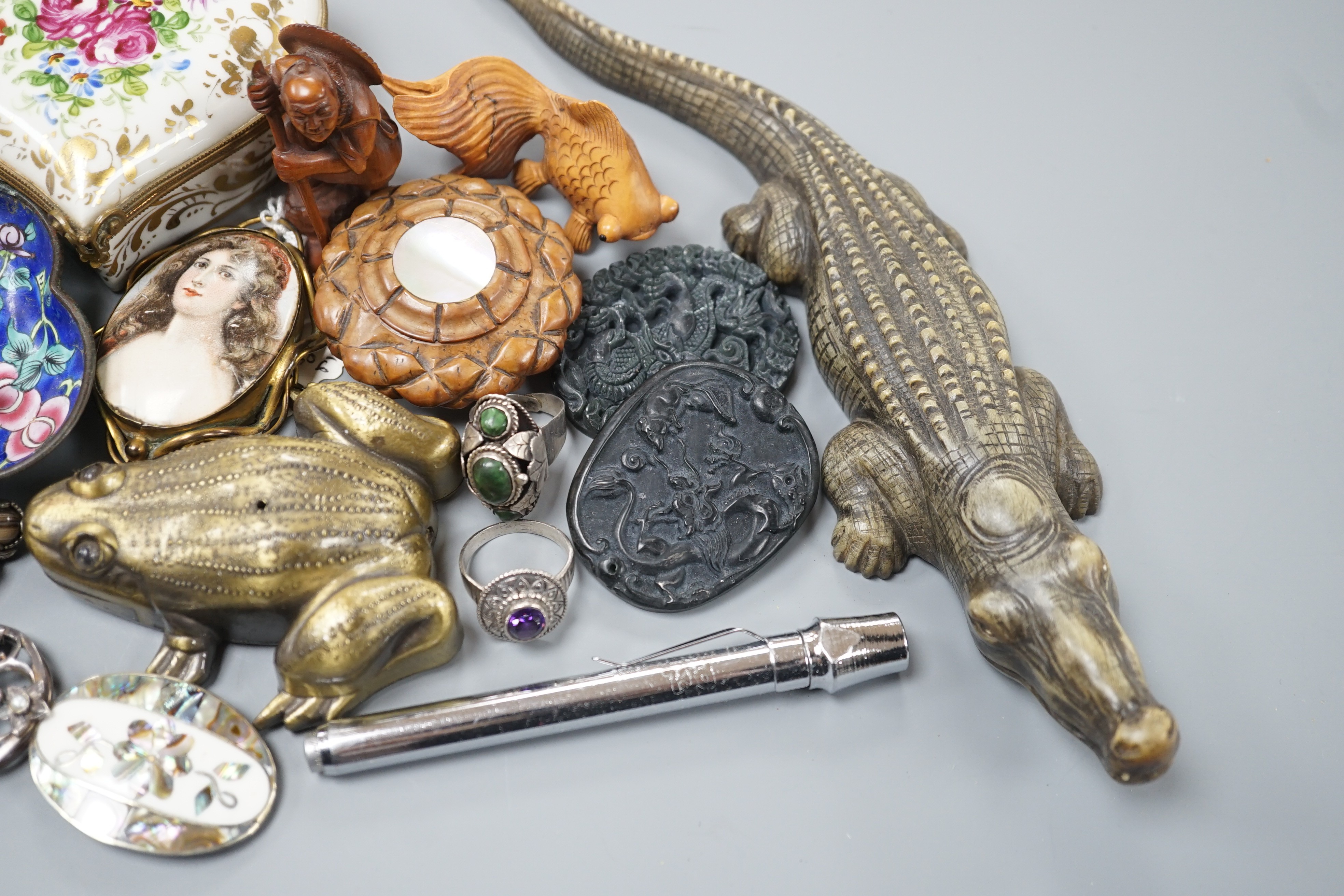 A box of small collectables including a netsuke, Canton enamelled dishes, a horn model of a crocodile, 22.5 cm long etc.